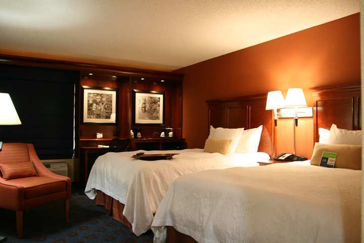 Hampton Inn Kansas City-ליס סאמיט חדר תמונה